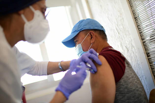 (210209) -- TEL AVIV, Feb. 9, 2021 -- A man receives a dose of the COVID-19 vaccine at a medical center in Tel Aviv, Israel, Feb. 9, 2021. Israel s Ministry of Health reported 6,574 new COVID-19 cases on Tuesday, raising the tally of confirmed cases in the country to 703,102. ( JINI via Xinhua) ISRAEL-TEL AVIV-COVID-19-CASES-SEVEN MILLION GideonxMarkowicz 