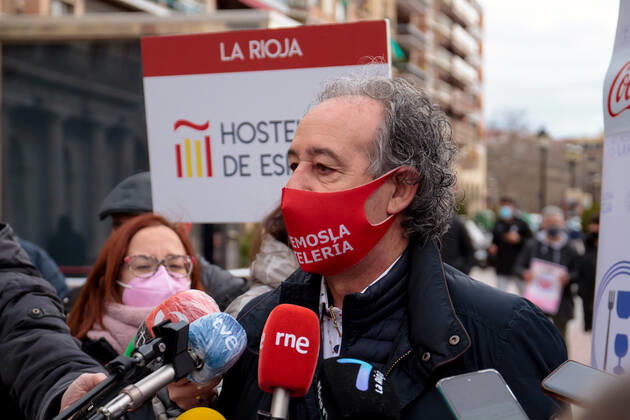 The president of the Rioja hospitality sector of the FER, Francisco Martinez-BergÃ s, addresses the media during a protest in front of the Government Delegation of La Rioja to demand aid for the hospitality sector and denounce the situation that its workers are going through due to the pandemic, in Logrono, La Rioja (Spain), 9 February 2021. The hospitality sector, almost a year after the beginning of the pandemic, denounces that it continues to pay the broken dishes , due to the lack of direct aid and the criminalization of the sector. The concentration has been held simultaneously in the main Spanish provinces to represent the serious situation that continues to live the hospitality sector. 9 FEBRUARY 2021;HOTEL AND CATERING INDUSTRY;D Copyright: xAlbertoxRuizx 3554407