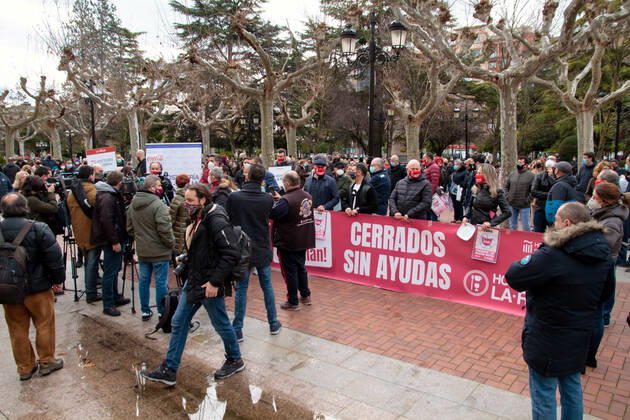 The president of the Rioja hotel and catering sector of the FER, Francisco Martinez-BergÃ s, participates in a protest in front of the Government Delegation of La Rioja to demand aid for the hotel and catering sector and denounce the situation that its workers are going through due to the pandemic, in Logrono, La Rioja (Spain), 9 February 2021. The hospitality sector, almost a year after the beginning of the pandemic, denounces that it continues to pay the broken dishes , due to the lack of direct aid and the criminalization of the sector. The concentration has been held simultaneously in the main Spanish provinces to represent the serious situation that continues to live the hospitality sector. 9 FEBRUARY 2021;HOTEL AND CATERING INDUSTR Copyright: xAlbertoxRuizx 3554415