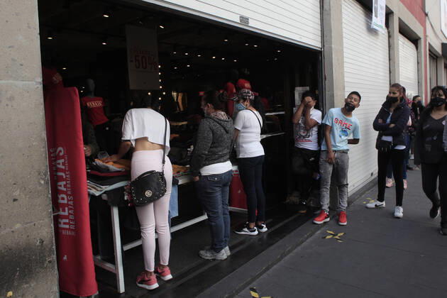 February 9, 2021, Mexico City, Mexico City, Mexico: Person queue to be allowed to enter a store, after closed several days due red alert by Covid. The Mexican Government allowed the reopening of stores, some shops make outside sell to prevent crowd of people, as an attempt to prevent spread of the Virus February 9, 2021 in Mexico City, Mexico Mexico City Mexico - ZUMAe321 20210209_zia_e321_034 Copyright: xAngelxMoralesxRizox
