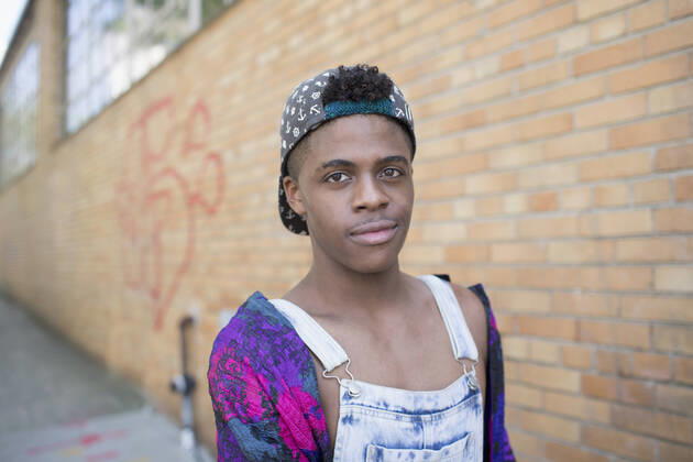 IMAGO Creative: Pride Month 2022, Engagement der Jugendlichen Portrait of a young man with a backwards cap model release HEX17017_TP_3238 Copyright: xTOBIASxPRASSEx