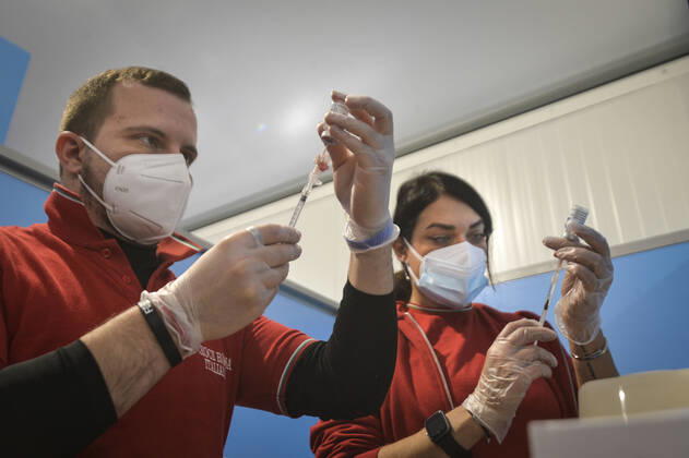 Inauguration at the Leonardo Da Vinci international airport in Fiumicino the center for anti Covid vaccines _19, in the photo the administration of the AstraZeneca vaccine to health personnel Editorial Usage Only  Copyright: xSTEFANOxCAROFEIx xIPAx