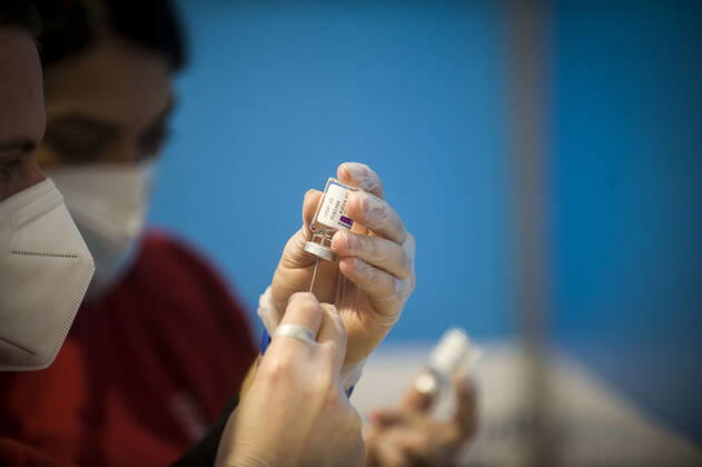 Inauguration at the Leonardo Da Vinci international airport in Fiumicino the center for anti Covid vaccines _19, in the photo the administration of the AstraZeneca vaccine to health personnel Editorial Usage Only  Copyright: xSTEFANOxCAROFEIx xIPAx