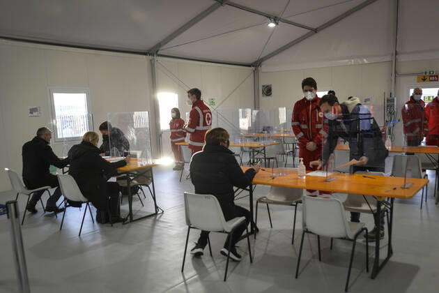 Inauguration at the Leonardo Da Vinci international airport in Fiumicino the center for anti Covid vaccines _19, in the photo the administration of the AstraZeneca vaccine to health personnel Editorial Usage Only  Copyright: xSTEFANOxCAROFEIx xIPAx
