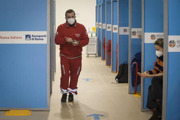 Inauguration at the Leonardo Da Vinci international airport in Fiumicino the center for anti Covid vaccines _19, in the photo the administration of the AstraZeneca vaccine to health personnel Editorial Usage Only  Copyright: xSTEFANOxCAROFEIx xIPAx