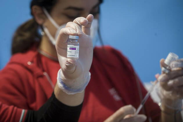 Inauguration at the Leonardo Da Vinci international airport in Fiumicino the center for anti Covid vaccines _19, in the photo the administration of the AstraZeneca vaccine to health personnel Editorial Usage Only  Copyright: xSTEFANOxCAROFEIx xIPAx