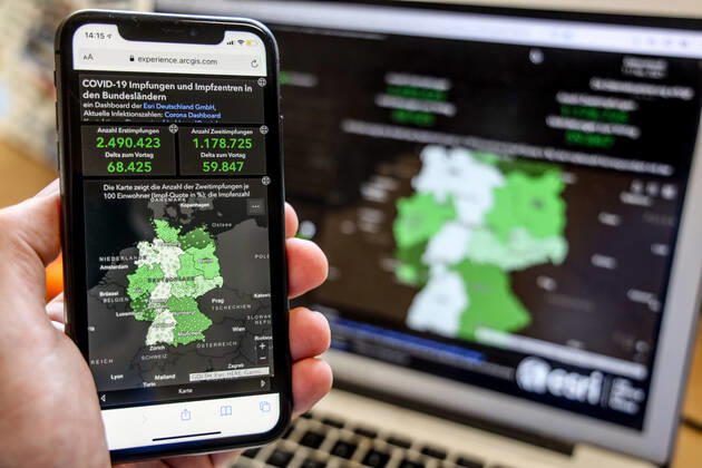 Coronavirus in Deutschland - COVID-19 Impfungen -Dashboard 11.02.2021: Esri Deutschland GmbH auf Basis des Digitalen Impfquotenmonitoring zur COVID-19-Impfung des RKI - Anzahl Erstimpfungen: 2.490423 Veränderungen zum Vortag: 68.425 Anzahl Zweitimpfungen: 1.178.725 Veränderungen zum Vortag: 59.847 Datenstand vom 11.02.2021.