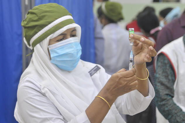 February 11, 2021: Medical staff prepares a syringe with a dose of the Oxford-AstraZeneca vaccine by the Serum Institute of India at the first day of vaccination campaign at Osmani Medical College and Hospital- Vaccination Center , Sylhet, Bangladesh - ZUMAr143 20210211_zap_r143_023 Copyright: xMdxRafayatxHaquexKhanx