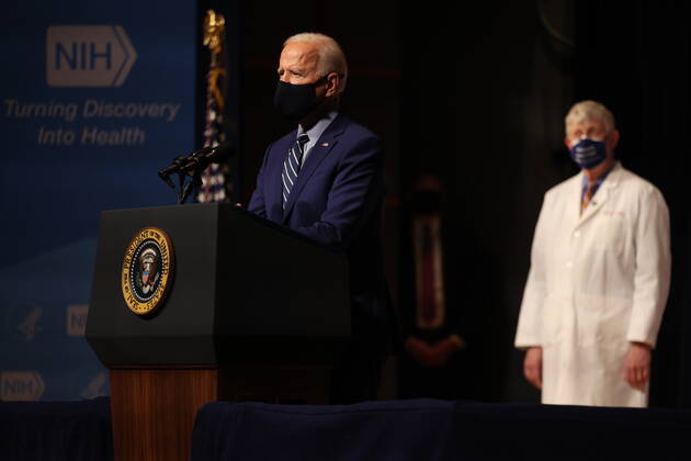 February 11, 2021, Bethesda, District of Columbia, USA: President Joe Biden talks to staff at the National Institutes of Health on Thursday, February 11, 2021 in Bethesda, Maryland Bethesda USA - ZUMAs152 20210211_zaa_s152_258 Copyright: xOliverxContrerasx