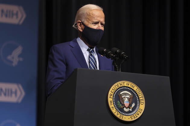 February 11, 2021, Bethesda, District of Columbia, USA: President Joe Biden talks to staff at the National Institutes of Health on Thursday, February 11, 2021 in Bethesda, Maryland Bethesda USA - ZUMAs152 20210211_zaa_s152_259 Copyright: xOliverxContrerasx