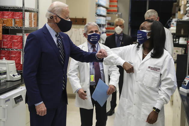 February 11, 2021, Bethesda, District of Columbia, USA: President Joe Biden greets Kizzmekia Corbett, an immunologist with the Vaccine Research Center at the National Institutes of Health during a visit at the Viral Pathogenesis Laboratory at the National Institutes of Health on Thursday, February 11, 2021 in Bethesda, Maryland Bethesda USA - ZUMAs152 20210211_zaa_s152_278 Copyright: xOliverxContrerasx