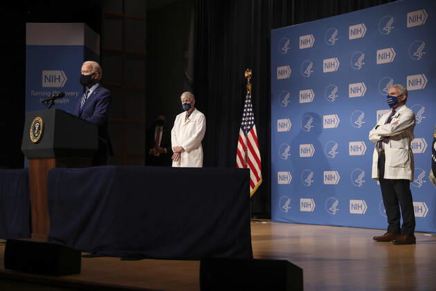 February 11, 2021, Bethesda, District of Columbia, USA: President Joe Biden talks to staff at the National Institutes of Health on Thursday, February 11, 2021 in Bethesda, Maryland. Next to Biden National Institutes of Health Director Francis Collins, center, and Dr. Anthony Fauci, director of the National Institute of Allergy and Infectious Diseases, right Bethesda USA - ZUMAs152 20210211_zaa_s152_271 Copyright: xOliverxContrerasx