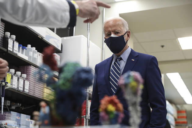 February 11, 2021, Bethesda, District of Columbia, USA: President Joe Biden visits the Viral Pathogenesis Laboratory at the National Institutes of Health, on Thursday, February 11, 2021 in Bethesda, Maryland Bethesda USA - ZUMAs152 20210211_zaa_s152_274 Copyright: xOliverxContrerasx