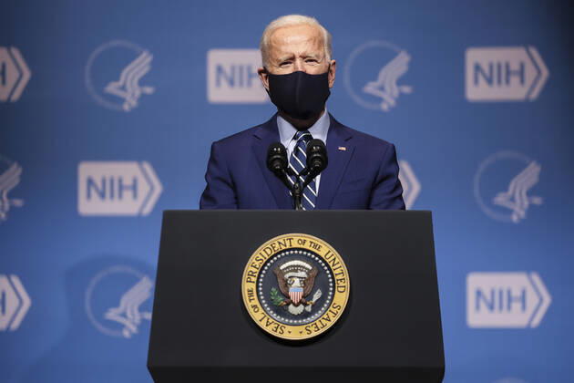 February 11, 2021, Bethesda, District of Columbia, USA: President Joe Biden talks to staff at the National Institutes of Health on Thursday, February 11, 2021 in Bethesda, Maryland Bethesda USA - ZUMAs152 20210211_zaa_s152_279 Copyright: xOliverxContrerasx
