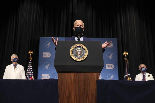 February 11, 2021, Bethesda, District of Columbia, USA: President JOE BIDEN talks to staff at the National Institutes of Health in Bethesda. Next to Biden National Institutes of Health Director Francis Collins, left, and Dr. Anthony Fauci, director of the National Institute of Allergy and Infectious Diseases, right Bethesda USA - ZUMAs152 20210211_zaa_s152_272 Copyright: xOliverxContrerasx