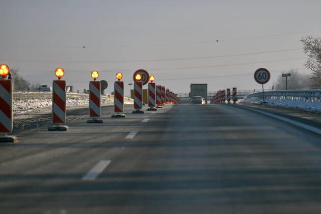 As of midnight, the Czech government restricted movement from Trutnov, Cheb and Sokolov districts and to them because of the fast spread of the COVID-19 infection. Pictured police control on the D6 highway near Hory (Sokolov district), Czech Republic, February 12, 2021. (CTKxPhoto SlavomirxKubes) CTKPhotoP202102120330501  KBS_0021