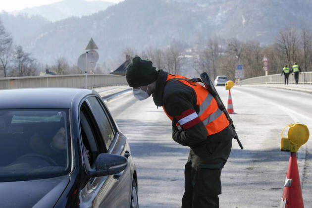 AUT, 2021-02-12; REPORTAGE - BEGINN DER COVID-GRENZKONTROLLE ZU DEUTSCHLAND : KONTROLLE GRENZE OBERAUDORF-NIEDERNDORF ;