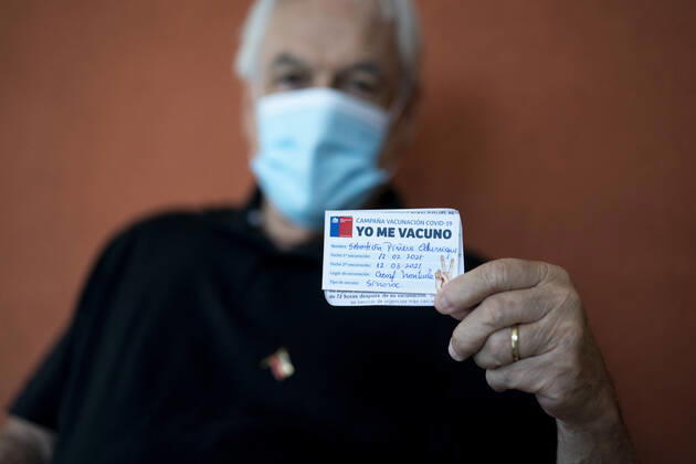 (210212) -- FUTRONO, Feb. 12, 2021 -- Chilean President Sebastian Pinera shows his vaccination record after receiving the COVID-19 vaccine developed by Chinese firm Sinovac at a health center in Futrono, a city in the southern region of Los Rios, Chile, Feb. 12, 2021. ( Handout via Xinhua) CHILE-FUTRONO-PRESIDENT-VACCINE-COVID-19 ChileanxPresidentialxPalace 