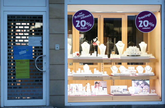 Jewellery geschlossen during the Hard Lockdown of the Covid 19 Coronavirus Pandemie in Furth , Bayern , Deutschland . February 12, 2021.