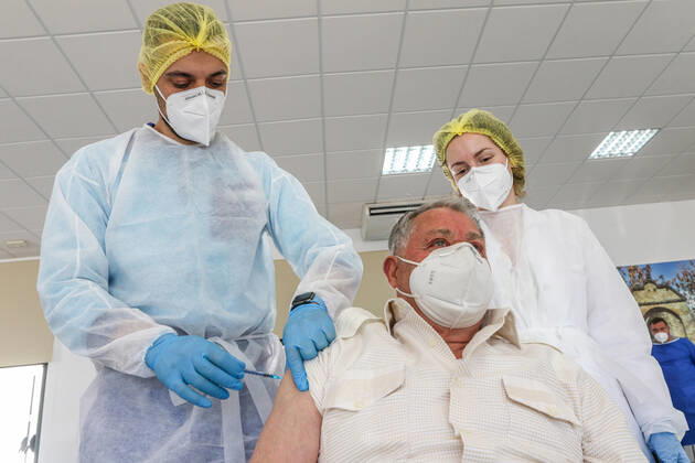 February 12, 2021: February 12, 2021 (Ronda,Malaga) The Andalusian Health Service (SAS) has started this Friday in Ronda the massive vaccination against the coronavirus in over 80 years. Those with mobility problems with the first dose of Pfizer vaccine are being given the dose in vehicles to the population over the age of 80. - ZUMAc161 20210212_zap_c161_032 Copyright: xLorenzoxCarnerox