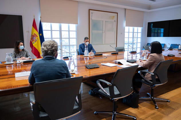 The President of the Government, Pedro Sanchez (2r), chairs the meeting of the Coronavirus Monitoring Committee, in Madrid (Spain), February 12, 2021. Health reported yesterday afternoon of 513 deaths and 17,853 new infections by coronavirus in the last 24 hours. They have also reported that the cumulative incidence has fallen to 540 cases per 100,000 population. 12 FEBRUARY 2021 Pool Moncloa Borja Puig de la 02 12 2021 Madrid Madrid Spain Copyright: xPoolxMoncloax xBorjaxPuigxdexlaxBellacasax 3559609