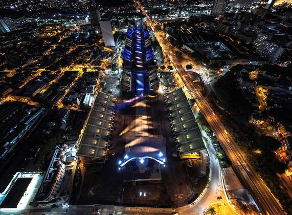 Photograph taken with a drone that shows the Rio Carnival Sambadrome, empty and illuminated, in Rio de Janeiro, Brazil, 12 February 2021. The Sambadrome, which will remain empty and silent between this Friday and Ash Wednesday due to the cancellation of the most famous Carnival in Brazil due to the covid pandemic, will have special lighting at night in tribute to the victims of the coronavirus. The light show, simulating a carnival parade and highlighting the different colors of the Rio de Janeiro samba schools, was lit this Friday by the mayor of Rio de Janeiro, Eduardo Paes, in a ceremony in which tribute was also paid to the victims of the pandemic. An empty Rio Sambadrome gains special lighting for covid victims !ACHTUNG: NUR REDAKTION Copyright: xAntonioxLacerdax AME5429 20210212-637487709919894710