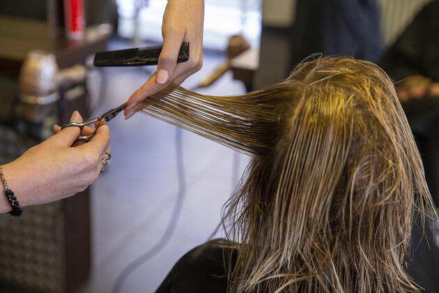 Illustration picture shows a hairdresser, Saturday 13 February 2021, in Oudenburg. The consultative committee who evaluates the measures taken to control the average number of additional Covid-19 infections in Belgium decided that hairdressers will be allowed to reopen from Today.  NICOLASxMAETERLINCK 2643926