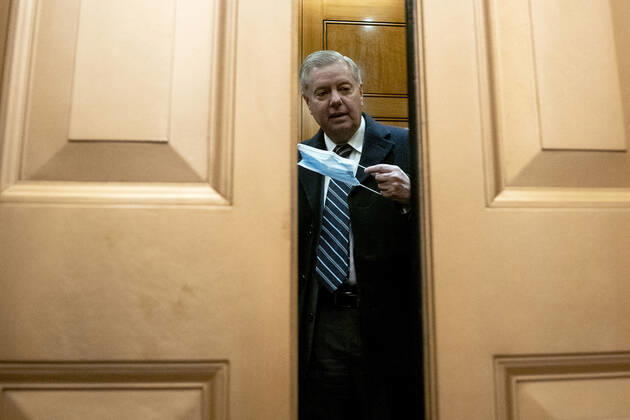 February 13, 2021, Washington, District of Columbia, USA: Senator Lindsey Graham, a Republican from South Carolina, puts a protective mask on while arriving to the U.S. Capitol in Washington, D.C., U.S., on Saturday, Feb. 13, 2021. The Senate approved 55-45 a request to consider calling witnesses in the second impeachment trial of Donald Trump, a move that may extend the trial that was expected to end within hours Washington USA - ZUMAs152 20210213_zaa_s152_132 Copyright: xStefanixReynoldsx-xPoolxViaxCnpx