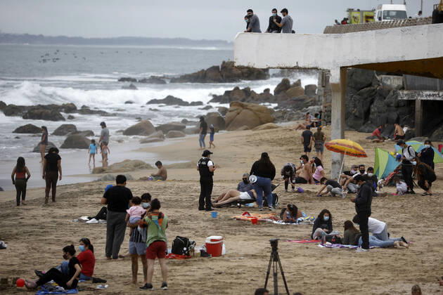 Concon, February 13, 2021 Health authorities and regional government along with Navy personnel inspect vacationers on the Amarilla beach of this commune that advanced to phase 3 Andres Pina Aton Chile, Concon Chile Aton 488586  Copyright: ANDRESxPINA ATONxCHILE