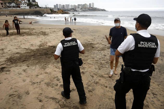 Concon, February 13, 2021 Health authorities and regional government along with Navy personnel inspect vacationers on the Amarilla beach of this commune that advanced to phase 3 Andres Pina Aton Chile, Concon Chile Aton 488588  Copyright: ANDRESxPINA ATONxCHILE