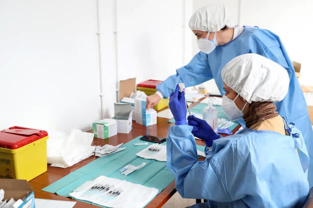 February 13, 2021, Lisbon, Portugal: Health technicians fill up syringes with a dose of the AstraZeneca Covid-19 vaccine on the first day of the security forces inoculation at the Conde de Lippe military barracks in Lisbon, Portugal, on February 13, 2021. Lisbon Portugal - ZUMAf123 20210213_zap_f123_001 Copyright: xPedroxFiuzax