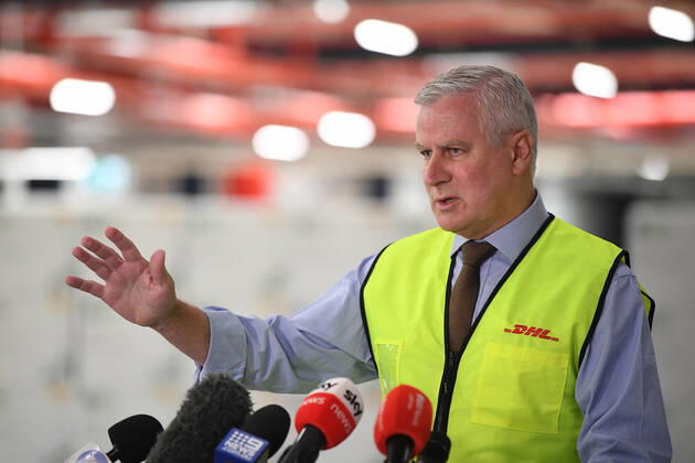 MICHAEL MCCORMACK SYDNEY VISIT, Deputy Prime Minister Michael McCormack speaks to media about the Covid-19 vaccine at a DHL facility in Sydney, Sunday, February 14, 2021. ( NO ARCHIVING, EDITORIAL USE ONLY, NO USE IN BOOKS WITHOUT CONSENT SYDNEY NSW AUSTRALIA  Copyright: xJOELxCARRETTx 20210214001520475600