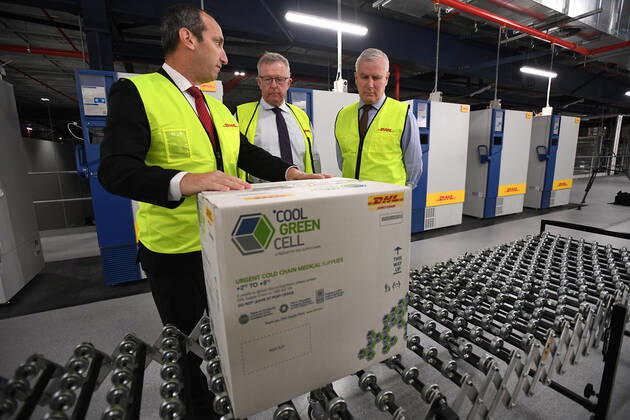 News Bilder des Tages MICHAEL MCCORMACK SYDNEY VISIT, Deputy Prime Minister Michael McCormack, Minister for Regional Health Mark Coulton and DHL Australia CEO Sole Saul Resnick inspect fridges used to store Covid-19 vaccine at a DHL facility in Sydney, Sunday, February 14, 2021. ( NO ARCHIVING, EDITORIAL USE ONLY, NO USE IN BOOKS WITHOUT CONSENT SYDNEY NSW AUSTRALIA  Copyright: xJOELxCARRETTx 20210214001520476039