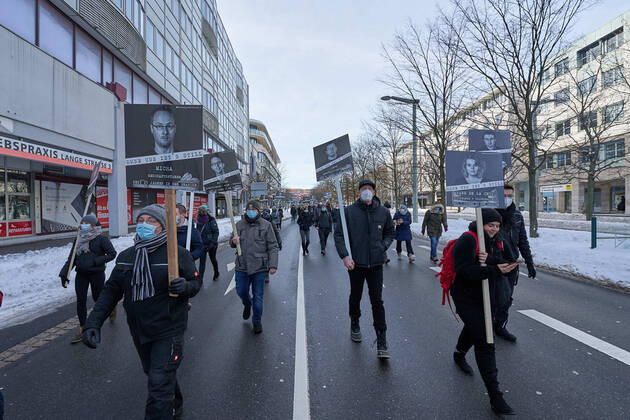 Braunschweig Kulturzug - Demonstration - mit Abstand und Maske!, Demonstration, Braunschweig, 14.02.2021 Die Teilnehmer der Demonstration mit ihren Schildern auf denen ihr eigenes Bild zu sehen ist Kulturzug - Demonstration - mit Abstand und Maske! Copyright: xDanielxReinelt xEibner-Pressefotox EP_drt