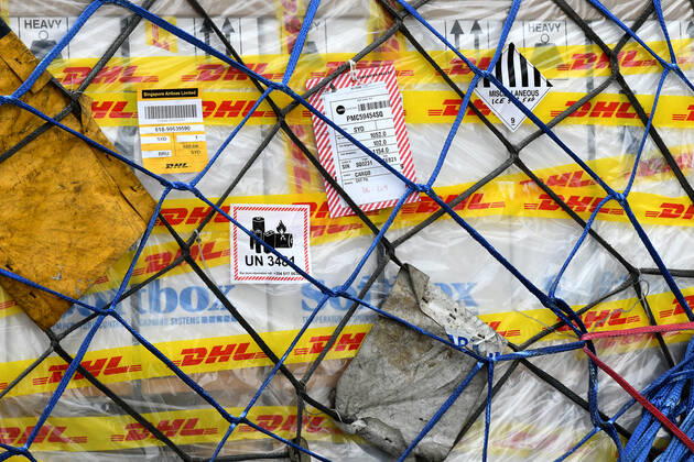 AUSTRALIA PFIZER VACCINE ARRIVAL, The first Australian shipment of Pfizer COVID-19 vaccines is seen on the tarmac after being unloaded from a Singapore Airlines plane at Sydney International Airport on Monday, February 15, 2021. More than 142,000 doses of the Pfizer BioNTech COVID-19 vaccine have arrived at Sydney airport in Australia?s response to the pandemic. This is the first shipment of 20 million doses of the Pfizer vaccine the Government has secured as part of Australia?s COVID-19 Vaccine and Treatment Strategy. ( NO ARCHIVING, EDITORIAL USE ONLY, NO USE IN BOOKS WITHOUT CONSENT  Copyright: xBIANCAxDExMARCHIx 20210215001520727802