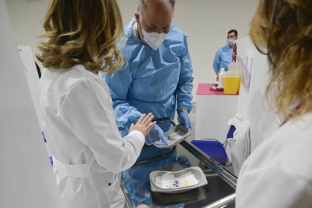 Coronavirus in Italien, Impfzentrum in Rom Inauguration of the anti Covid vaccine center - 19 of the ASL RM2 at the Auditorium Parco della Musica in the photo the administration of the Moderna vaccine to the over 80s Editorial Usage Only  Copyright: xSTEFANOxCAROFEIx xIPAx