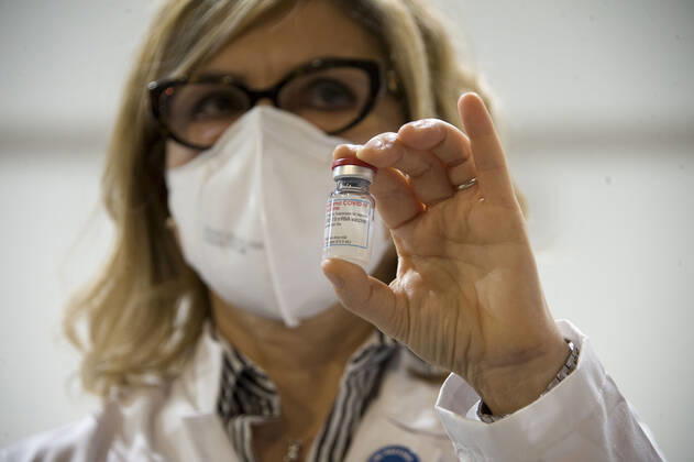 Coronavirus in Italien, Impfzentrum in Rom Inauguration of the anti Covid vaccine center - 19 of the ASL RM2 at the Auditorium Parco della Musica in the photo the administration of the Moderna vaccine to the over 80s Editorial Usage Only  Copyright: xSTEFANOxCAROFEIx xIPAx