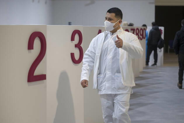 Coronavirus in Italien, Impfzentrum in Rom Inauguration of the anti Covid vaccine center - 19 of the ASL RM2 at the Auditorium Parco della Musica in the photo the administration of the Moderna vaccine to the over 80s Editorial Usage Only  Copyright: xSTEFANOxCAROFEIx xIPAx