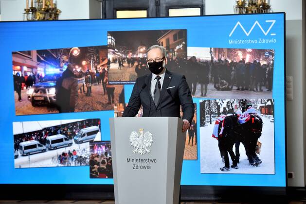 15.02.2021 WARSZAWA KONFERENCJA MINISTRA ZDROWIA DOTYCZACA SYTUACJI EPIDEMIOLOGICZNEJ I NAJAZDU TURYSTOW DO ZAKOPANEGO N Z ADAM NIEDZIELSKI MINISTER ZDROWIA FOT DAMIAN BURZYKOWSKI NEWSPIX.PL --- Newspix.pl Minister Adam Niedzielski s conference after the events in Zakopane, crowds of tourists did not follow the recommendations related to the epidemic. They did not wear masks, they did not maintain a social distance.  DB150221_003