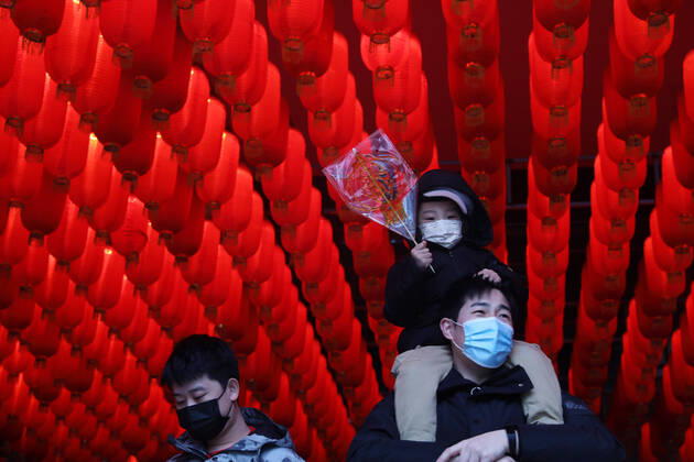 (210215) -- GUANGZHOU HANGZHOU, Feb. 15, 2021 -- People visit the Old North Market during the Lunar New Year holiday in Shenyang, northeast China s Liaoning Province, Feb. 14, 2021. ) Xinhua Headlines: Bustling shopping centers point to China s consumption growth potential YangxQing 
