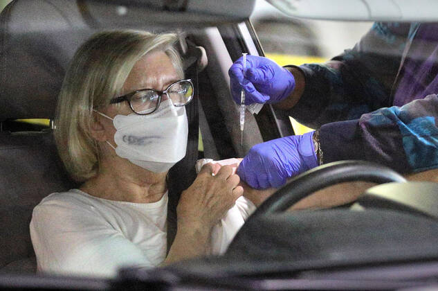 February 8, 2021, Orlando, FL, USA: A Florida resident gets vaccinated at the Orange County Convention Center in Orlando, Florida on Monday, February 8, 2021. The Florida Department of Health is administering COVID-19 vaccinations at the convention center s North Concourse loading dock, by appointment only. Orlando USA - ZUMAm67_ 20210208_zaf_m67_031 Copyright: xJoexBurbankx