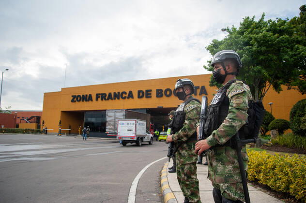 Early in the morning Colombian President, Ivan Duque Marquez announced that a plane from DHL will land later in the day with the arrival of 50000 doses of the novel Coronavirus vaccine manufactured by Pfizer-BioNtech, vaccines where scorted in DHL branded vehicles and inside the presidential motorcade to the storage facility of the Ministry of Health and Social Protection. In Bogota, Colombia on February 15, 2021. Bogota Cundinamarca Colombia Copyright: xChepaxBeltranx CHE_VAC-A_20210215012