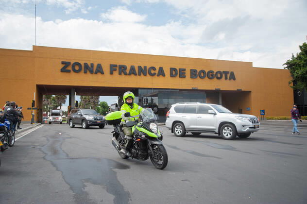 Early in the morning Colombian President, Ivan Duque Marquez announced that a plane from DHL will land later in the day with the arrival of 50000 doses of the novel Coronavirus vaccine manufactured by Pfizer, vaccines where scorted in DHL branded vehicles and inside the presidential motorcade to the storage facility of the Ministry of Health and Social Protection. In Bogota, Colombia on February 15, 2021. Bogota Cundinamarca Colombia Copyright: xChepaxBeltranx CHE_VAC-A_20210215009