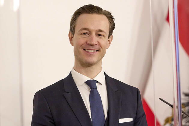 - Wien 16.02.2021 - Corona-Krise - Heute am Vormittag fand im Bundeskanzleramt eine Pressekonferenz der Regierung zur Coronavirus-Krise statt. Hauptthema waren u.a. neue finanziellen Hilfen für die Wirtschaft um die Folgen der Coronavirus Pandemie zu minimieren. PHOTO: Finanzminister Gernot Blümel (ÖVP). Corona crisis - A government press conference on the coronavirus crisis took place in the Federal Chancellery this morning. The main topic was new financial aid for the economy to minimize the consequences of the coronavirus pandemic. Pressekonferenz Regierung zu neuen Corona Finanzhilfen