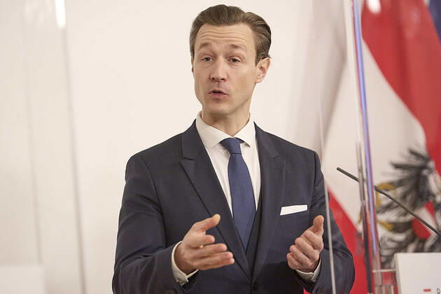 - Wien 16.02.2021 - Corona-Krise - Heute am Vormittag fand im Bundeskanzleramt eine Pressekonferenz der Regierung zur Coronavirus-Krise statt. Hauptthema waren u.a. neue finanziellen Hilfen für die Wirtschaft um die Folgen der Coronavirus Pandemie zu minimieren. PHOTO: Finanzminister Gernot Blümel (ÖVP). Corona crisis - A government press conference on the coronavirus crisis took place in the Federal Chancellery this morning. The main topic was new financial aid for the economy to minimize the consequences of the coronavirus pandemic. Pressekonferenz Regierung zu neuen Corona Finanzhilfen