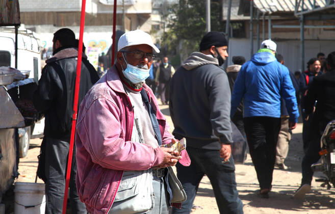 February 16, 2021, Gaza city, Gaza Strip, Palestinian Territory: Palestinians shop at Yarmouk market, in Gaza city, on February 16, 2021. The Gaza municipality decided to reopen the popular Yarmouk market, after a two-month closure, due to the spread of the coronavirus disease (COVID-19 Gaza city Palestinian Territory - ZUMAap3_ 20210216_zaf_ap3_019 Copyright: xMohammedxSalemx