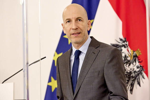 - Wien 16.02.2021 - Corona-Krise - Heute am Vormittag fand im Bundeskanzleramt eine Pressekonferenz der Regierung zur Coronavirus-Krise statt. Hauptthema waren u.a. neue finanziellen Hilfen für die Wirtschaft um die Folgen der Coronavirus Pandemie zu minimieren. PHOTO: Arbeitsminister Martin Kocher (ÖVP), Corona crisis - A government press conference on the coronavirus crisis took place in the Federal Chancellery this morning. The main topic was new financial aid for the economy to minimize the consequences of the coronavirus pandemic. Pressekonferenz Regierung zu neuen Corona Finanzhilfen