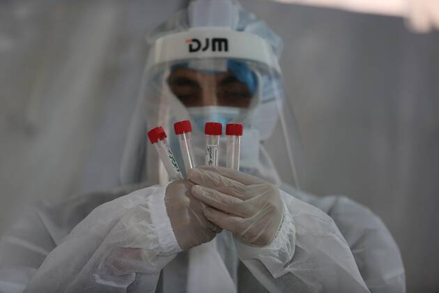 February 16, 2021, Khan Younis, Gaza Strip, Palestinian Territory: A Palestinian health worker holds swab samples collected to test for Covid-19 in Khan Younis in the southern Gaza Strip, on February 16, 2021. The Palestinian Authority accused Israel of refusing to allow some 2,000 coronavirus vaccine doses destined for Gaza health workers into the blockaded coastal strip Khan Younis Palestinian Territory - ZUMAap3_ 20210216_zaf_ap3_044 Copyright: xAshrafxAmrax