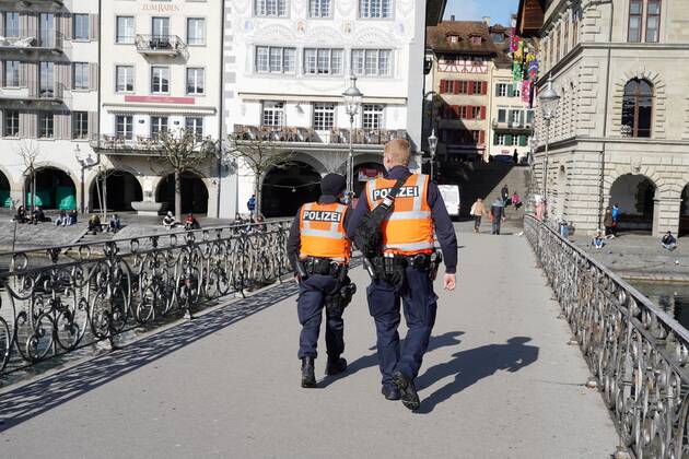 Foto Manuel Geisser 11.02.2021 Coronavirus Veranstaltungsverbot. Bild: Luzerner Polizei auf Streife
