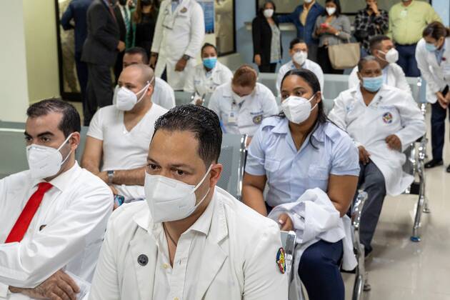 Dominican doctors and health workers wait to be vaccinated against Covid-19, during the start of vaccinations in the country, at the Ramon de Lara military hospital, in Santo Domingo, Dominican Republic, 16 February 2021. Vaccination began hours after the arrival of the first batch of 20,000 vaccines in Santo Domingo, licensed by the AstraZeneca laboratory and purchased emergency from India. Dominicana begins vaccination by the Deputy Director of a military hospital !ACHTUNG: NUR REDAKTIONELLE NUTZUNG!  Copyright: xFrancescoxSpotornox AME6048 20210216-637490891744299375